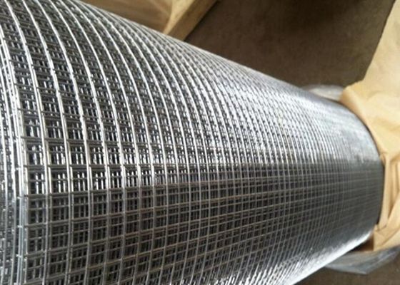 China O profissional galvanizou os painéis de aço 50X150 da cerca da malha para a gaiola do metal fornecedor